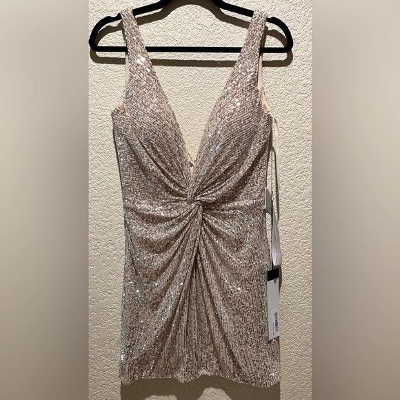 NWT Mac Duggal Style 26496 Knotted Waist Plunging Neckline, Sequins Dress Size 8 - Picture 6 of 10